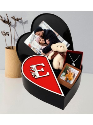 Anneler Gününe Özel Kalp Kutu Baş Harf Tasarımlı Kalp Kutu ve Peluş Ayıcık Anahtarlık Çerceve ve Kartanesi Kolye