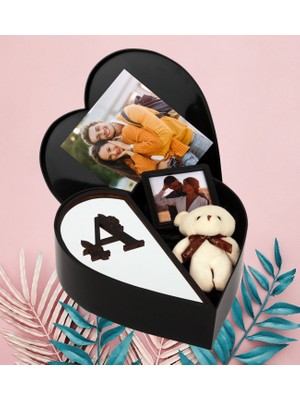 Kişiye Özel Kalpli Kutu Pleksi Baş Harf Tasarımlı Kalp Kutu ve Peluş Ayıcık Anahtarlık ve Sök Tak Çerceve