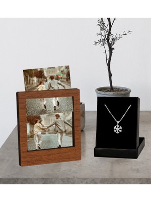Kişiye Özel Polaroid Fotoğraf Albümü 4 Fotoğraflı Ahşap Çerçeve ve Kartanesi Kolye Set