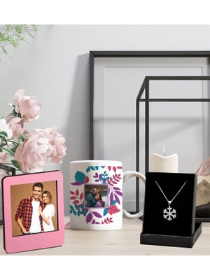 Kişiye Özel Resimli Fotoğraf Tasarımlı Kupa Bardak ve Resimli Pembe Çerçeve Kartanesi Kolye Set