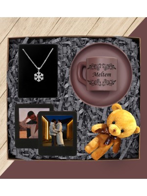 Kişiye Özel Isimli Kahve Rengi Türk Kahvesi Fincanı Kar Tanesi Kolye Ayıcık Anahtarlık ve Fotoğraflı Siyah Çerçeve Seti