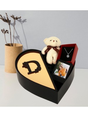 Kişiye Özel Kalpli Kutu Pleksi Baş Harf Tasarımlı Kalp Kutu ve Peluş Ayıcık Anahtarlık Çerceve ve Kartanesi Kolye