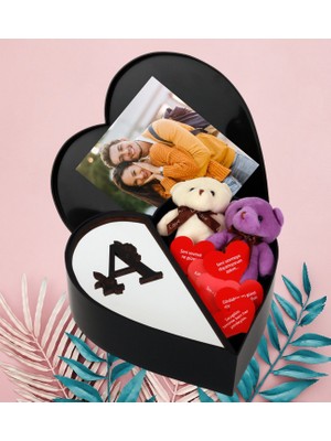 Kalpli Kutu Kişiye Özel Aynalı Pleksi Baş Harf Tasarımlı Kalp Kutu ve Ikili Peluş Ayıcık Anahtarlık Aşk Sözleri (Siyah-Gümüş)