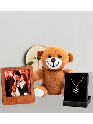 Kişiye Özel 25CM Peluş Ayıcık ve Fotoğraflı Ahşap  Çerçeve ve Kartanesi Kolye