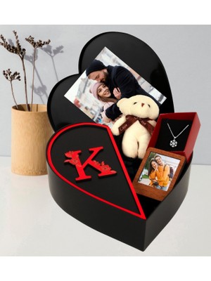 Anneler Gününe Özel Baş Harf Tasarımlı Kalp Kutu ve Peluş Ayıcık Anahtarlık Çerceve ve Kartanesi Kolye