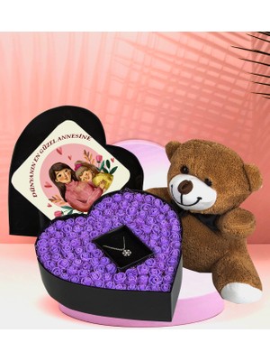 Anneler Gününe Özel Kalp Kutu Çiçek Sevimli Peluş Ayıcık ve Kolye