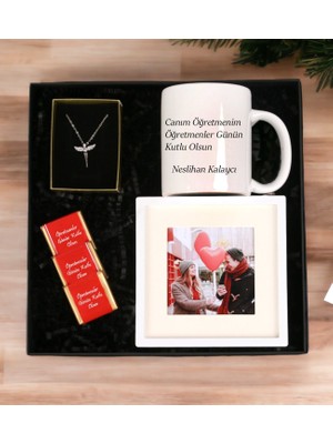 Öğretmenler Günü Kişiye Özel Tasarımlı Kupa Bardak Melek Kolye & Çerçeve ve Özel Madlen Çikolata (Beyaz)