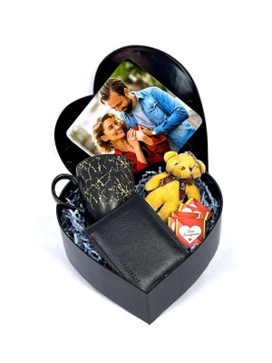 Giftstime Kişiye Özel Fotoğraflı Kalp Kutu Tasarımlı Set: Kupa, Çikolata, Ayıcık, Anahtarlık ve Cüzdan