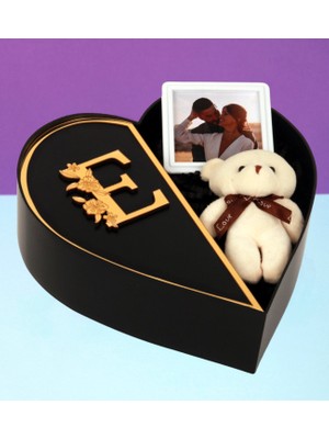 Kişiye Özel Kalpli Kutu Baş Harf Tasarımlı Kalp Kutu ve Peluş Ayıcık Anahtarlık Çerçeve Sevgiliye Özel (Siyah-Gold)