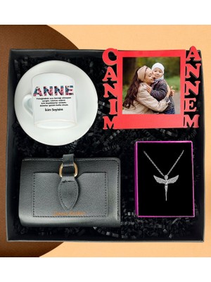 Anneler Gününe Özel Canım Annem Kırmızı Çerçeve Cüzdan Melek Kolye ve Çiçekli Anne Tasarımlı Türk Kahve Fincanı