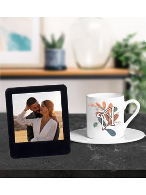 Kişiye Özel Baş Harf Tasarımlı Türk Kahve Fincanı ve Resimli Siyah Çerçeve