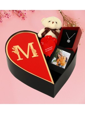 Kişiye Özel Kalpli Kutu Baş Harf Tasarımlı Kalp Kutu ve Peluş Ayıcık Anahtarlık Çerceve Kartanesi Kolye ve Aşk Sözleri (Kırmızı-Altın)