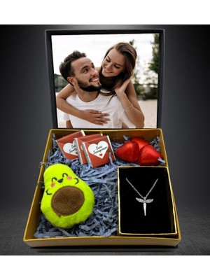 Kişiye Özel Fotoğraflı New Hediye Seti Çikolata Avokado Tasarım Anahtarlık Kolye Hediye Kutusu