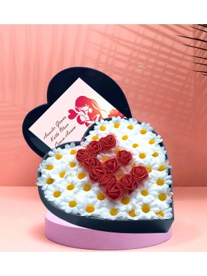 Anneler Gününe Özel Kalp Kutu Tasarımlı Baş Harfli New Kalp Kutu Papatya