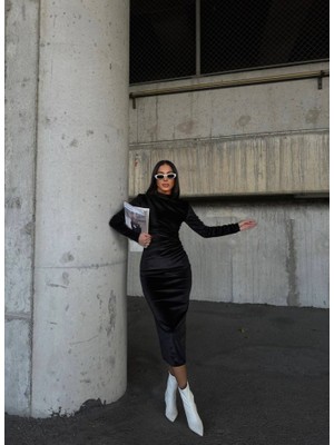 Kadın Uzun Kollu Yarım Balıkçı Yaka Büzgü Detay Kadife Kumaş Elbise