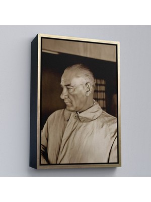 Altın Çerçeveli Atatürk Tablosu