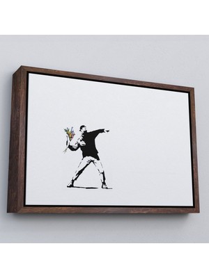 Kahverengi Çerçeveli Bansky'nin Çiçek Atan Adam Eseri Kanvas Tablo
