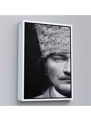 Beyaz Çerçeveli Atatürk Portre Tablosu Mustafa Kemal Atatürk Dikdörtgen Dekoratif Kanvas Tablo