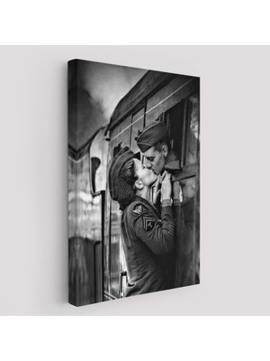 Ayrılık Zamanı Sevgilisi ile Trende Öpüşen Asker Kanvas TABLO-5227