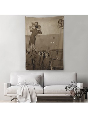 Marlene Dietrich Tutkuyla Öpüşerek Ikinci Dünya Savaşından Eve Döndü Duvar Örtüsü - HALISI-5269