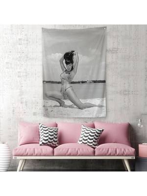 Leopar Bikinili Bettie Page Duvar Örtüsü-Halısı - HALISI-6053