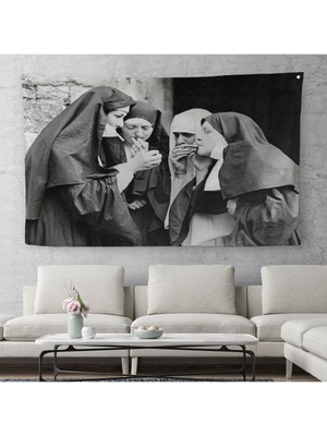 Sigara Içen Rahibeler Vintage Fotoğraf Duvar Örtüsü Halısı Siyah ve Beyaz Duvar Örtüsü Halısı 5376