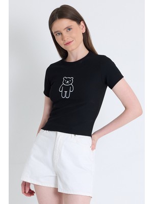 Siyah Ayıcık Işlemeli Slim Fit Crop Tişört 2217