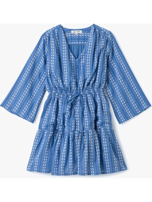 Nakışlı V Yaka Yarım Kol Bağcık Detaylı Düğmeli Mini Gömlek Elbise