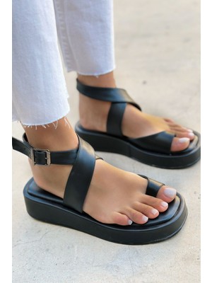 Betran Mat Deri Toka Detaylı Kadın Sandalet Siyah