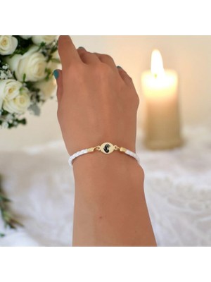 Archin Aslan Temalı 14 Ayar Altın Plakalı Doğal Beyaz Derili Oval Motifli Hediye