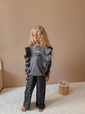 Kız Çocuk "stay Chic" Fırfırlı Sweatshirt ve Zebra Desenli Pantolon Takım

 5004G