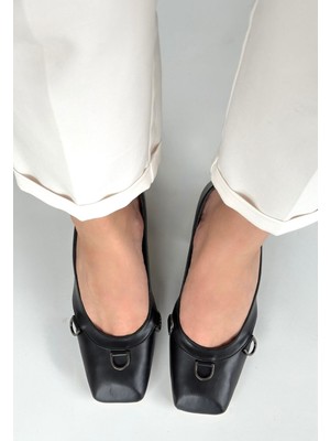 Küt Burun Topuklu Ayakkabı Cilt Siyah Topuk Boyu 5 cm