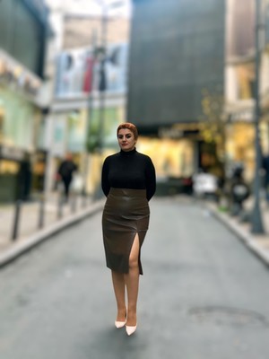 Önden Yırtmaçlı Deri Etek