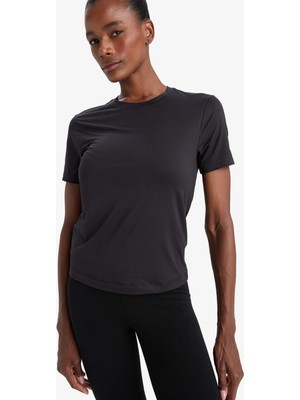 DeFacto Standart Fit Bisiklet Yaka Sporcu Basic Düz Kısa Kollu Siyah Tişört D2296AX25AU