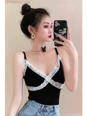 Beyaz Dantel Şeritli Siyah Y2K Askılı Crop
