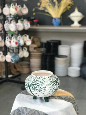 Yeşil Ağaç Desenli El Yapımı Seramik Saksı – Ayaklı & Dekoratif Saksı