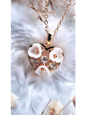 Serenity Kadın Beyaz Çiçek Figürlü Çelik Kolye