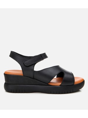 Hotiç Kadın Deri Siyah Dolgu Topuklu Sandalet