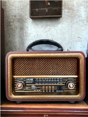Bordo Renkli Nostaljik Radyo, Şık ve Şirin Tasarım