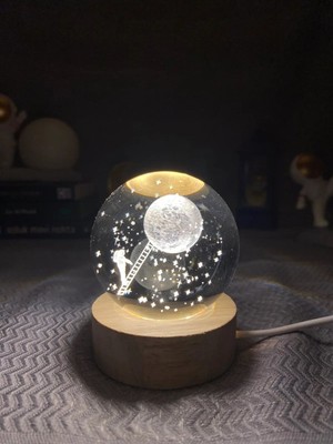 Renkli Astronot Cam Küre, Ahşap Standlı, Kristal Işıklı, Dekoratif Hediye
