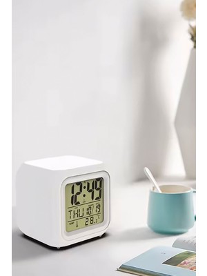 7 Renkli Dijital Çocuk Odası Saatli Küp, Takvim ve Kronometre Özellikli