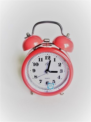 Şık Yuvarlak Kırmızı Dekoratif Masa Saati, Şık ve Zarif Tasarım