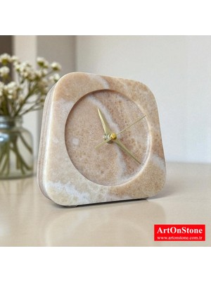 Bej Mermer Masa Saati ile Şıklığı ve Zarafeti Evinize Taşıyın