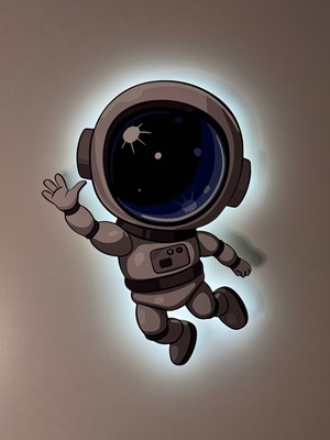Çocuk Odası Dekoratif Ahşap Astronot Gece Lambası 27X36 Renkli