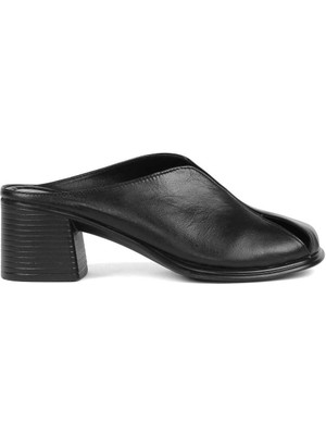 Kadın Siyah Önü Kapalı Topuklu Deri Terlik