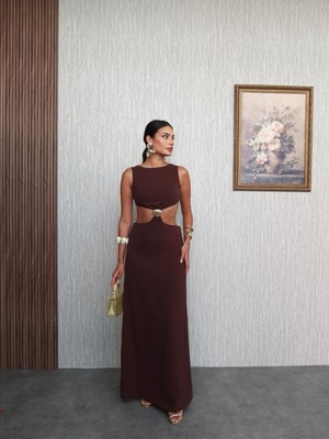 Istiridye Aksesuarlı Bel Dekolteli Elbise