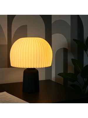 Şık Siyah Modern Masa Lambası, Şık ve Dayanıklı Tasarım