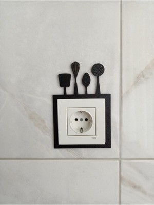 Siyah Mutfak Priz Çerçevesi, Şık ve Kullanışlı Dekoratif Tasarım