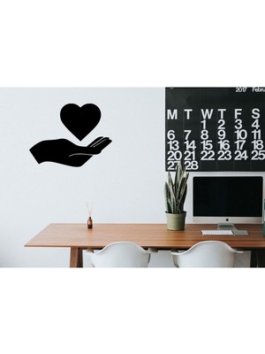 El Yapımı Kalp Tasarımlı Ahşap Duvar Dekoru, Şık ve Doğal Görünüm.