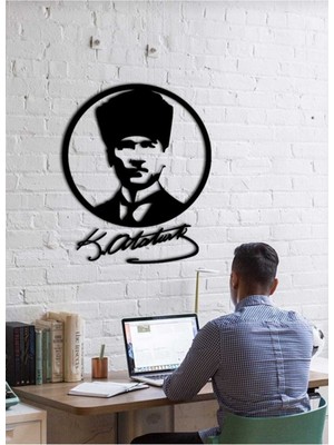 Şık Siyah Atatürk Duvar Dekoru, Evinize Özel Dekoratif Tasarım